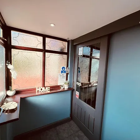 Modern Suites -5 Bedroom House- With Free Parking Birmingham City Exterior photo