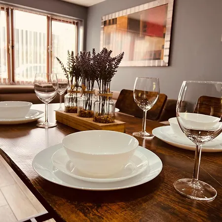 Modern Suites -5 Bedroom House- With Free Parking Birmingham City Exterior photo