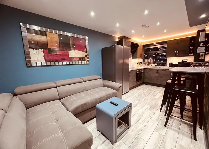 Modern Suites -5 Bedroom House- With Free Parking Birmingham City