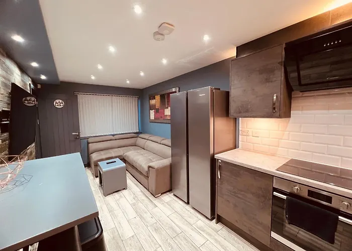 Modern Suites -5 Bedroom House- With Free Parking Birmingham City