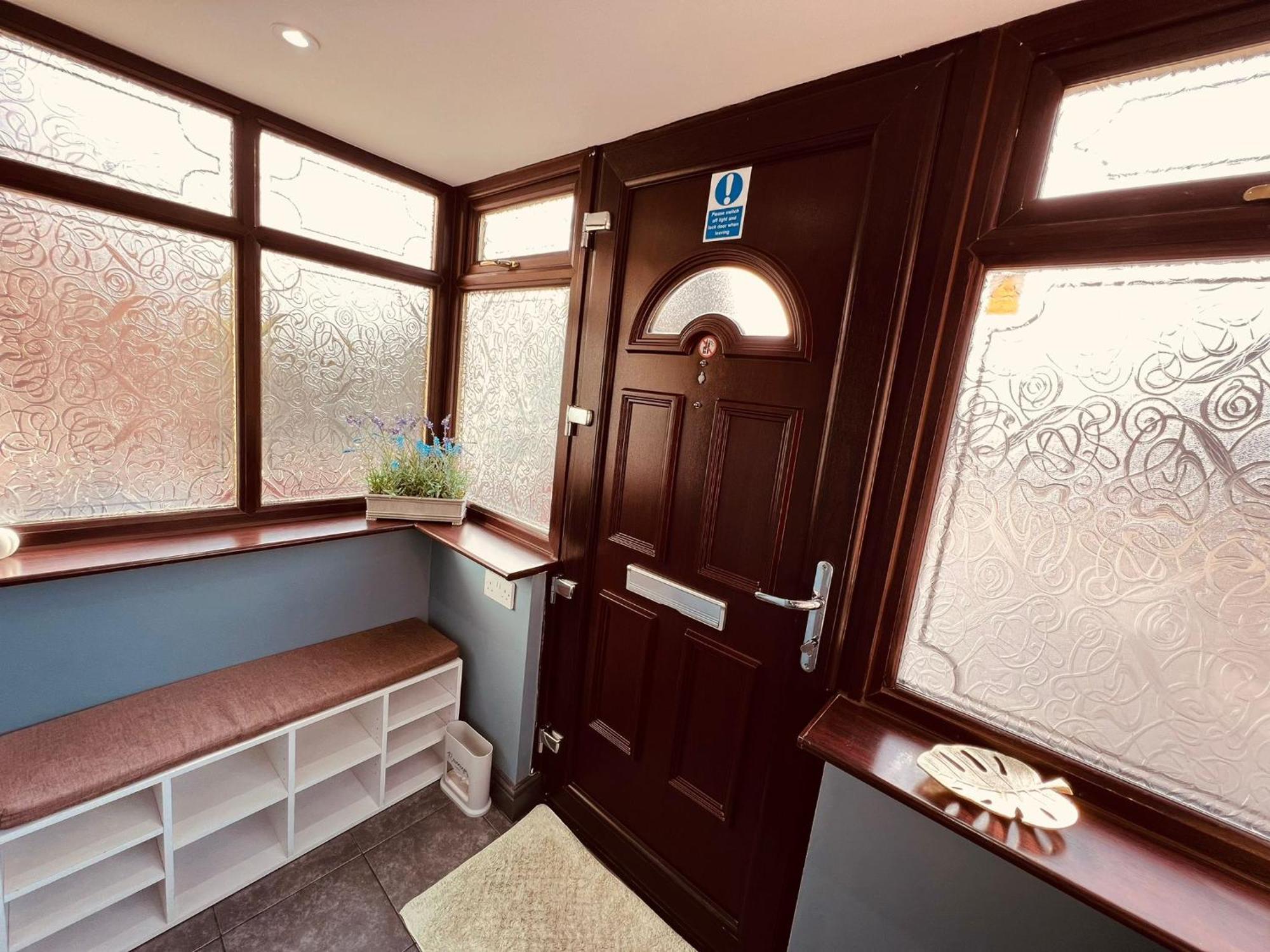 Modern -5 Bedroom House- With Free Parking Birmingham