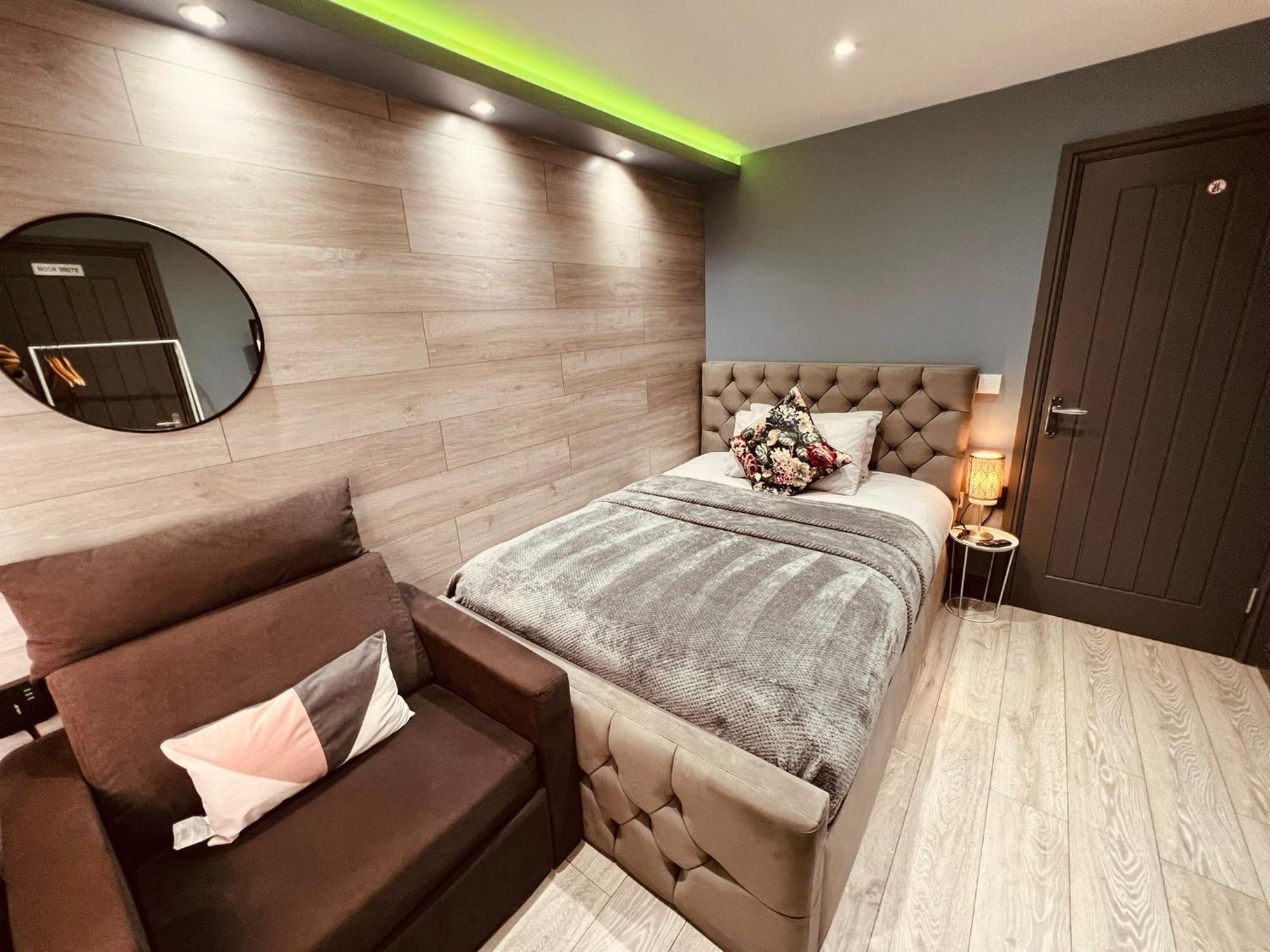 Holiday home Modern -5 Bedroom House- With Free Parking Birmingham