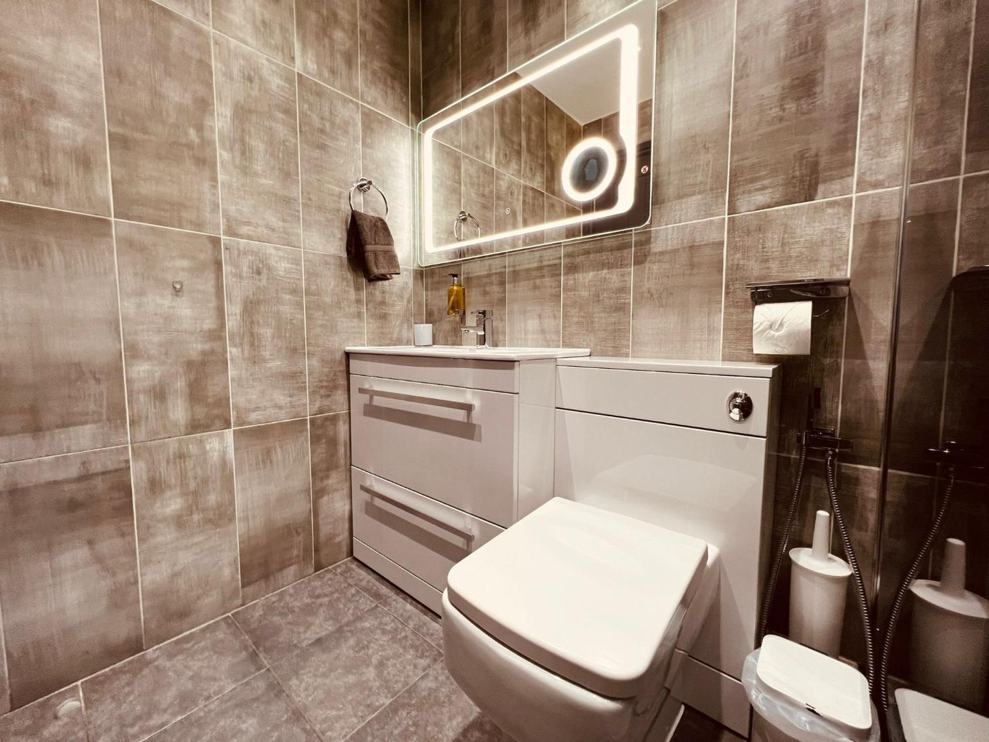 Modern -5 Bedroom House- With Free Parking Birmingham