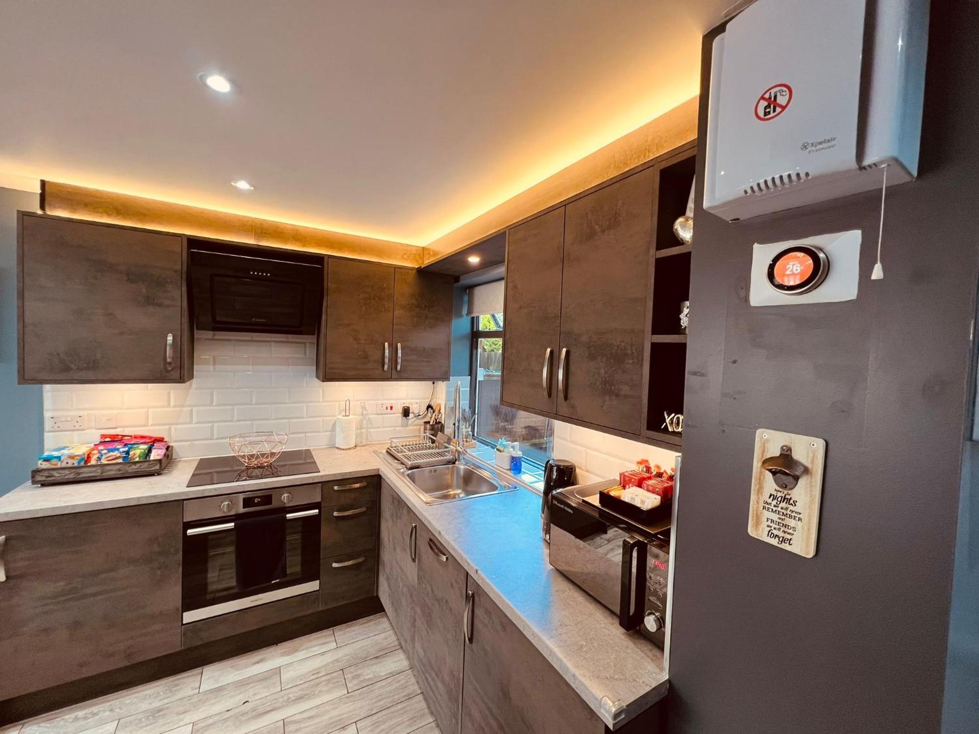 Modern -5 Bedroom House- With Free Parking Birmingham