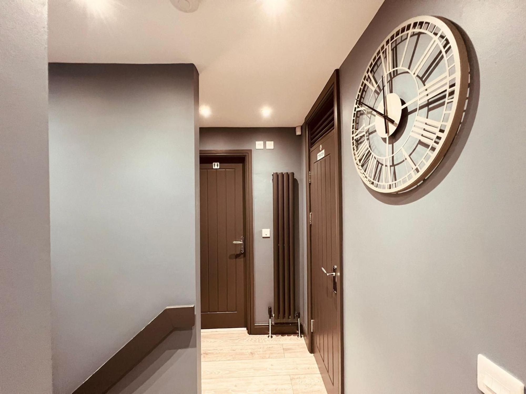 Modern -5 Bedroom House- With Free Parking Holiday home Birmingham