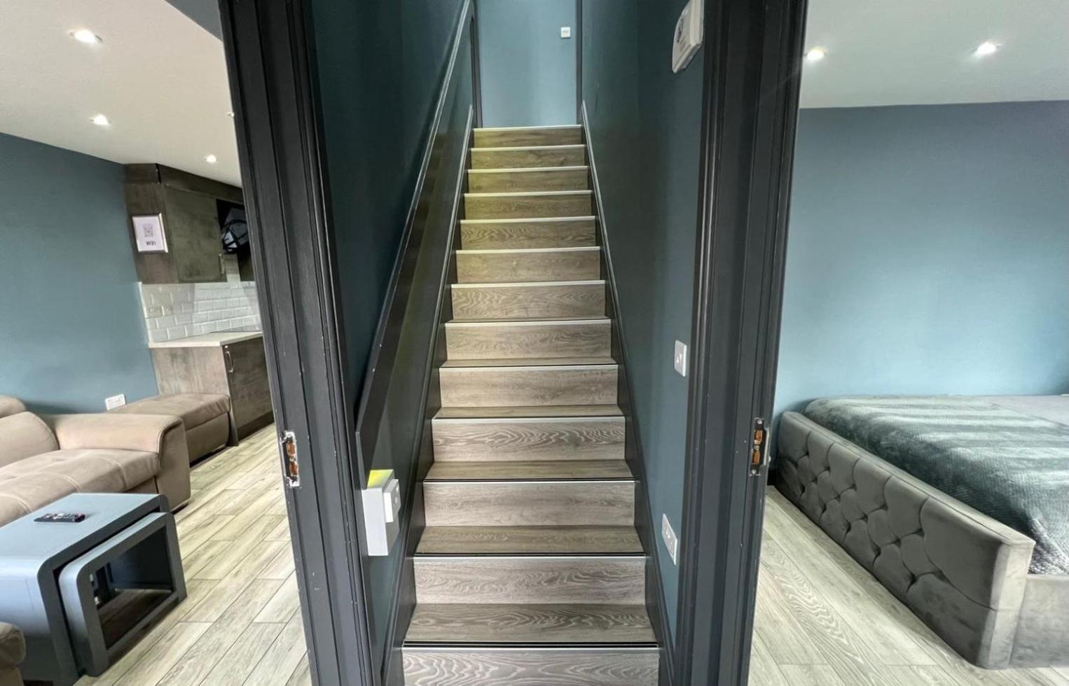 Modern -5 Bedroom House- With Free Parking Holiday home *