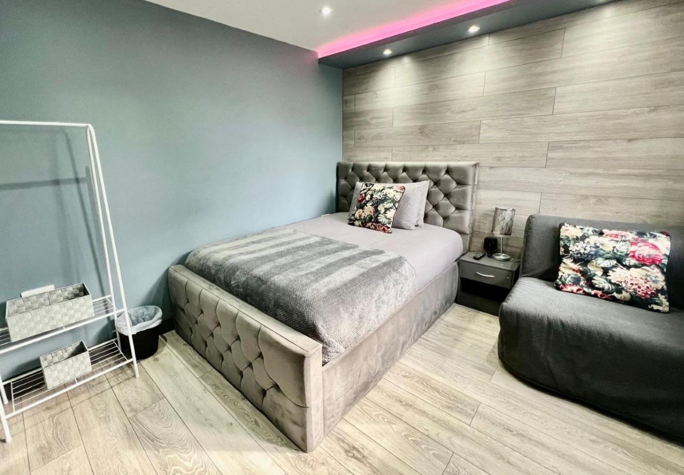 Holiday home Modern -5 Bedroom House- With Free Parking Birmingham
