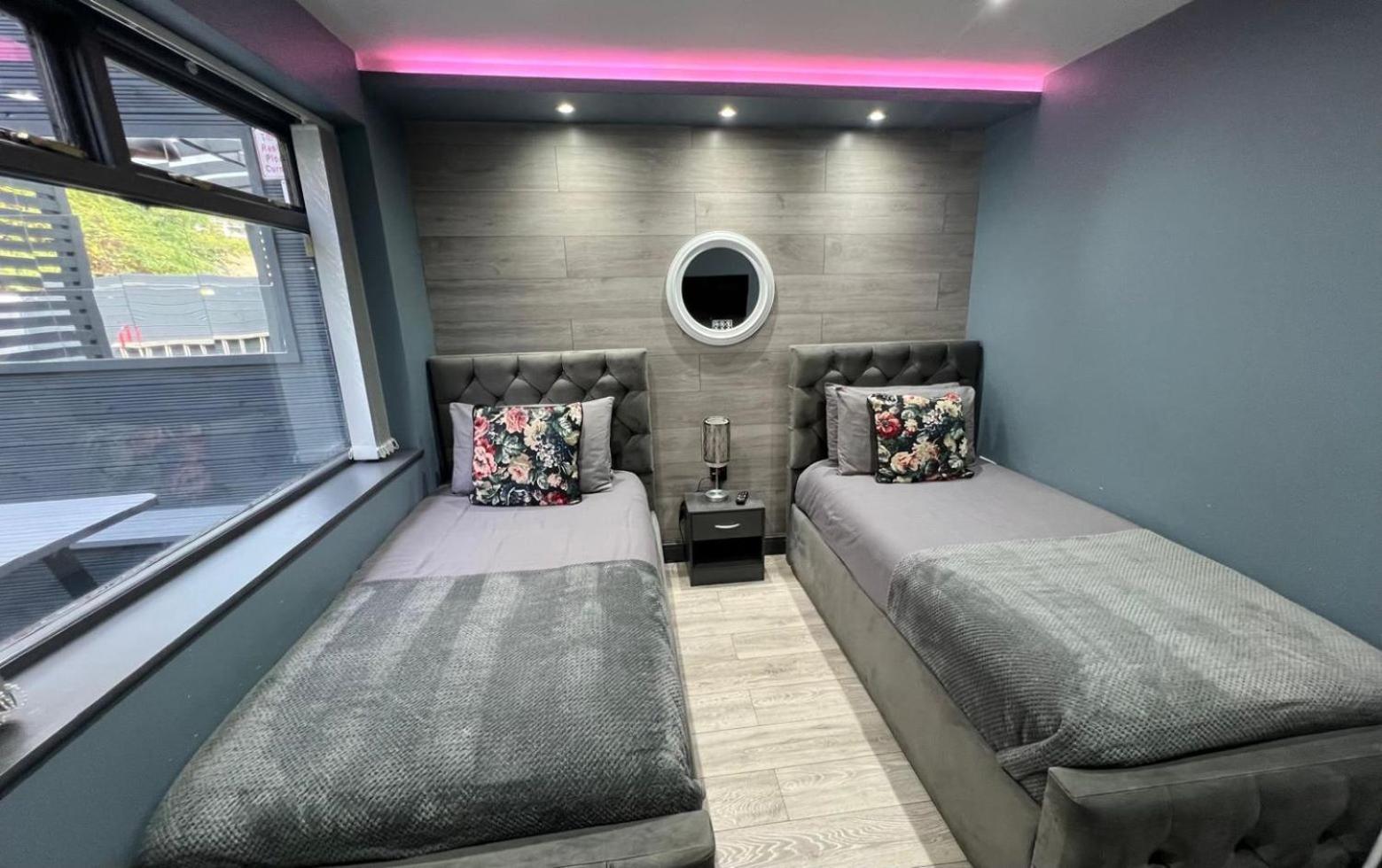 Modern -5 Bedroom House- With Free Parking Birmingham