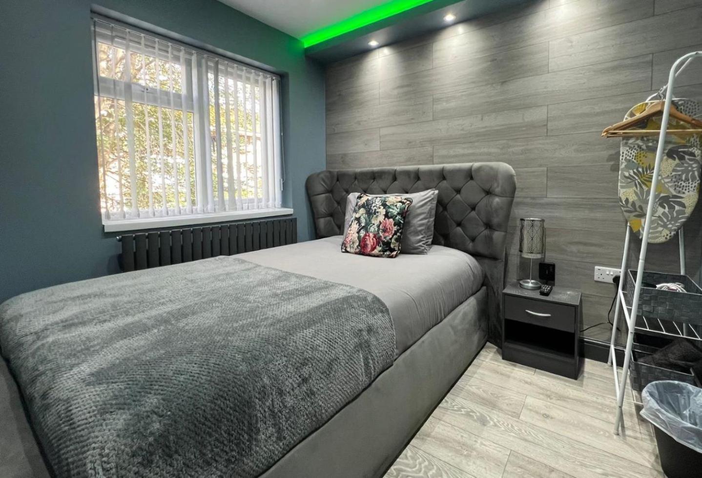 Modern -5 Bedroom House- With Free Parking * Birmingham