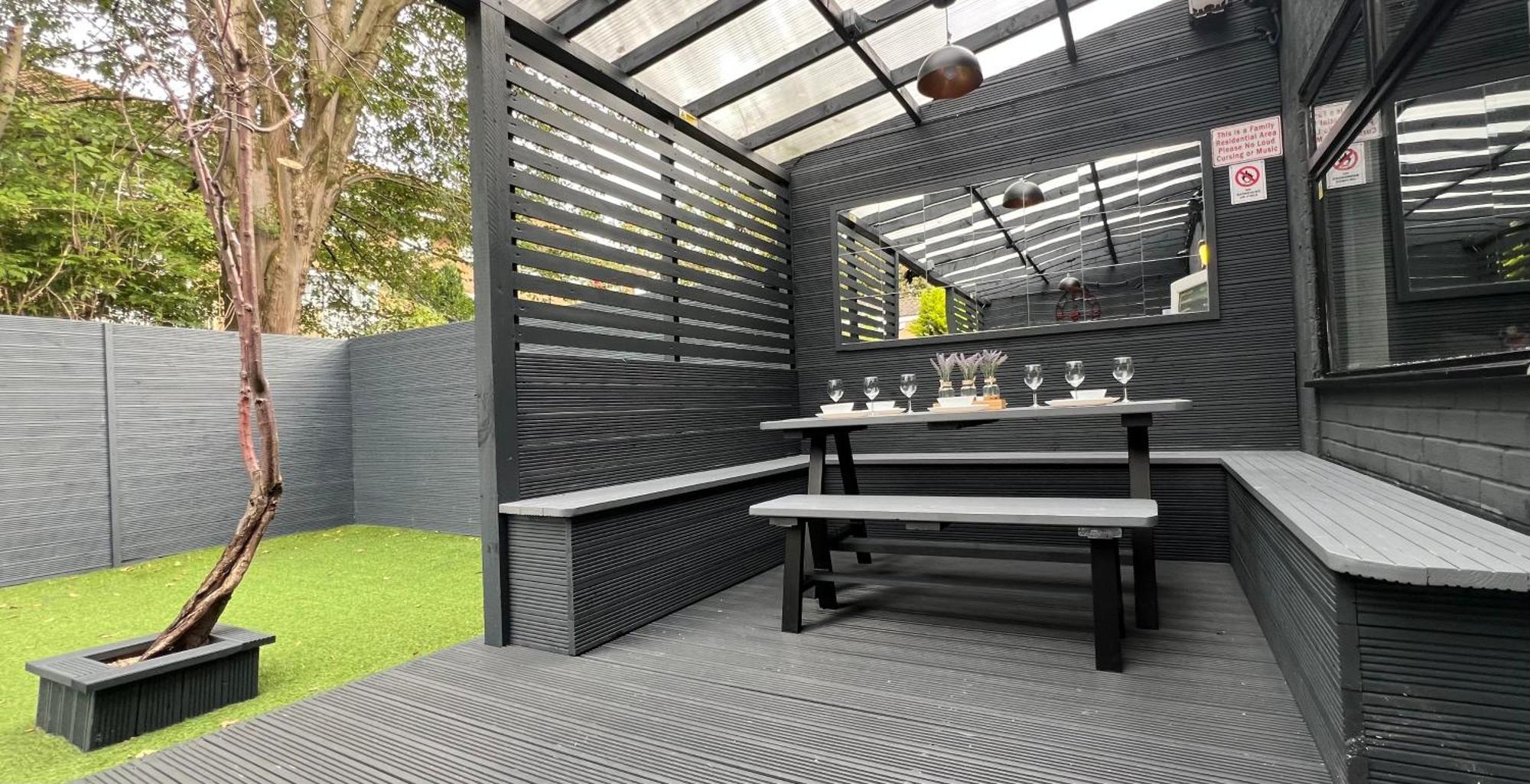 Modern -5 Bedroom House- With Free Parking Holiday home